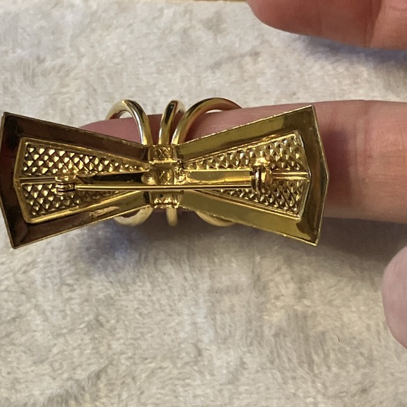 Vtg. Gold Tone Scarf Pin Bow Tie Brooch MCM Quiet Luxury Old Money Retro - Picture 3 of 6
